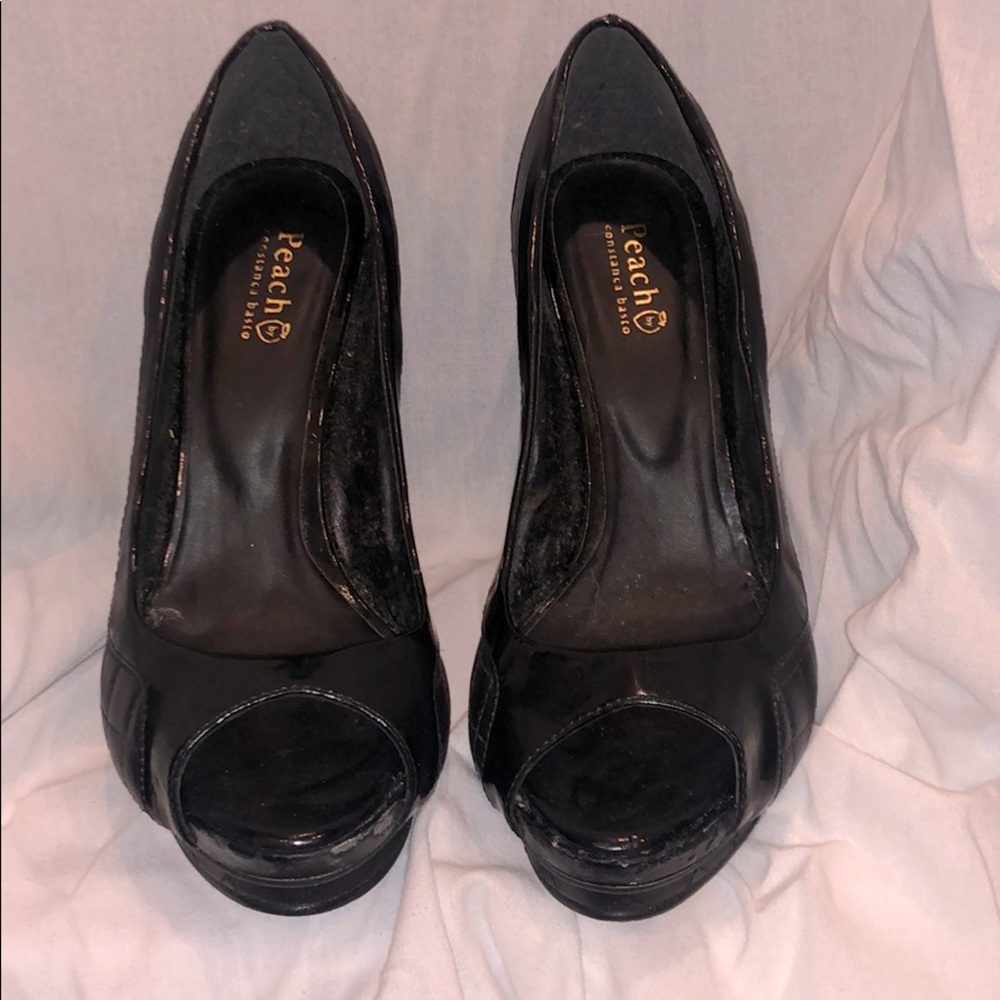 Peeping toe high heels shoes.